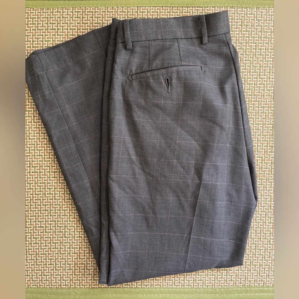Dockers D2 Charcoal & Tan Plaid Trousers. 34x29. Line New.